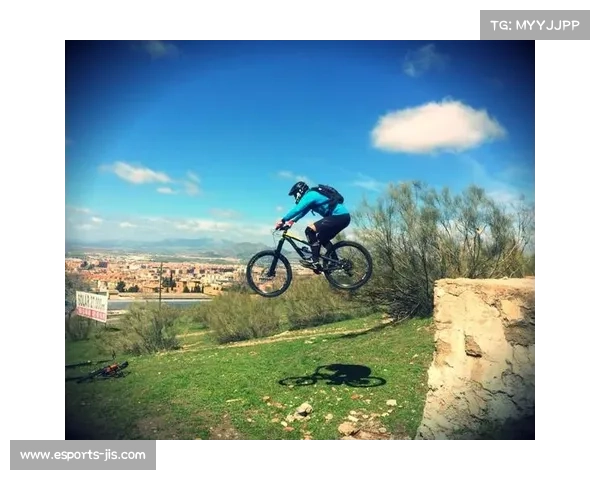 华南两轮赛现“四金王”，周佩霓横扫2X、4X、Enduro与DH四项冠军